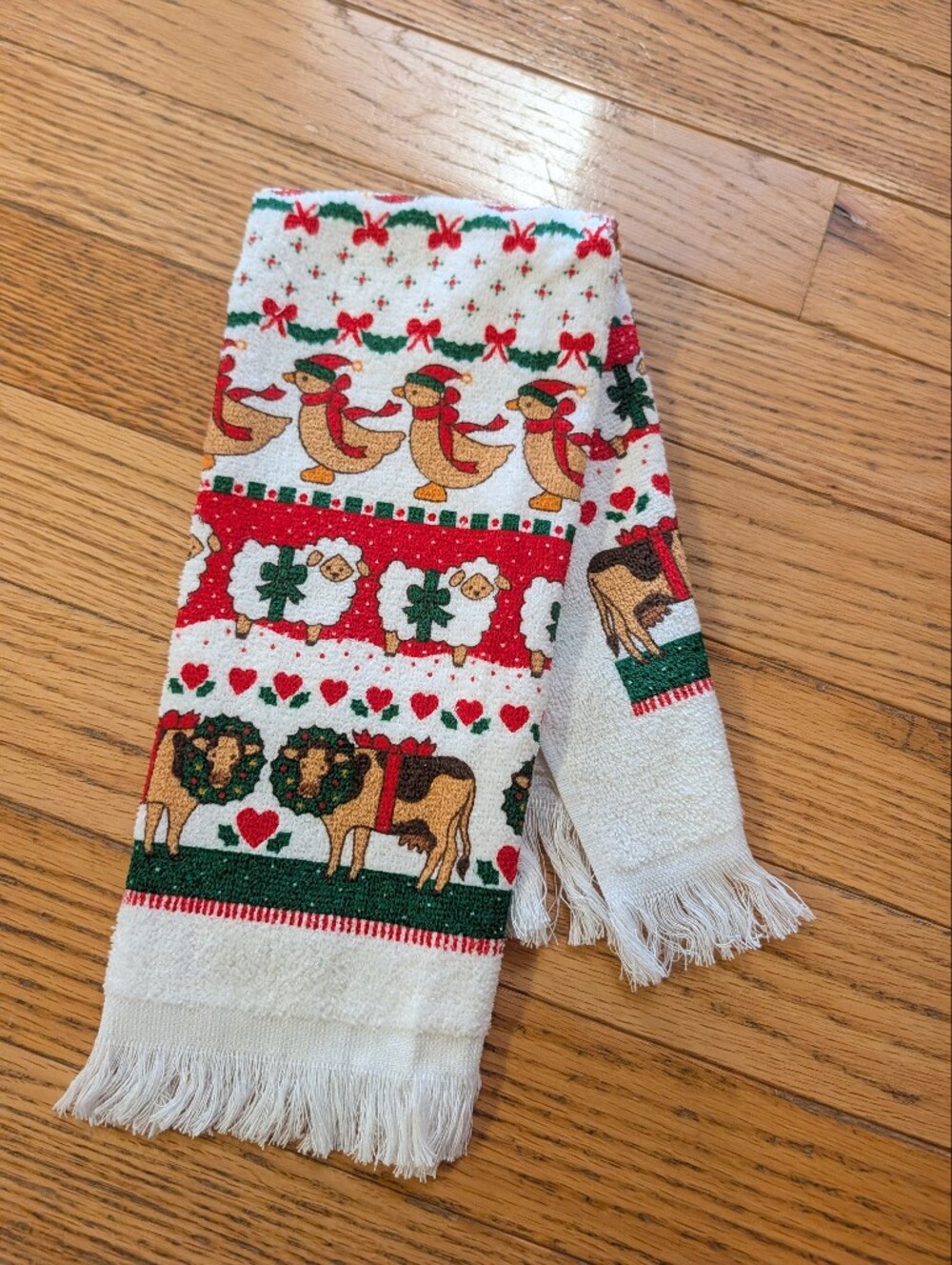 Vintage Holiday Hand Towel Folk Art Cow Goose Sheep Farm Winter Christmas Retro